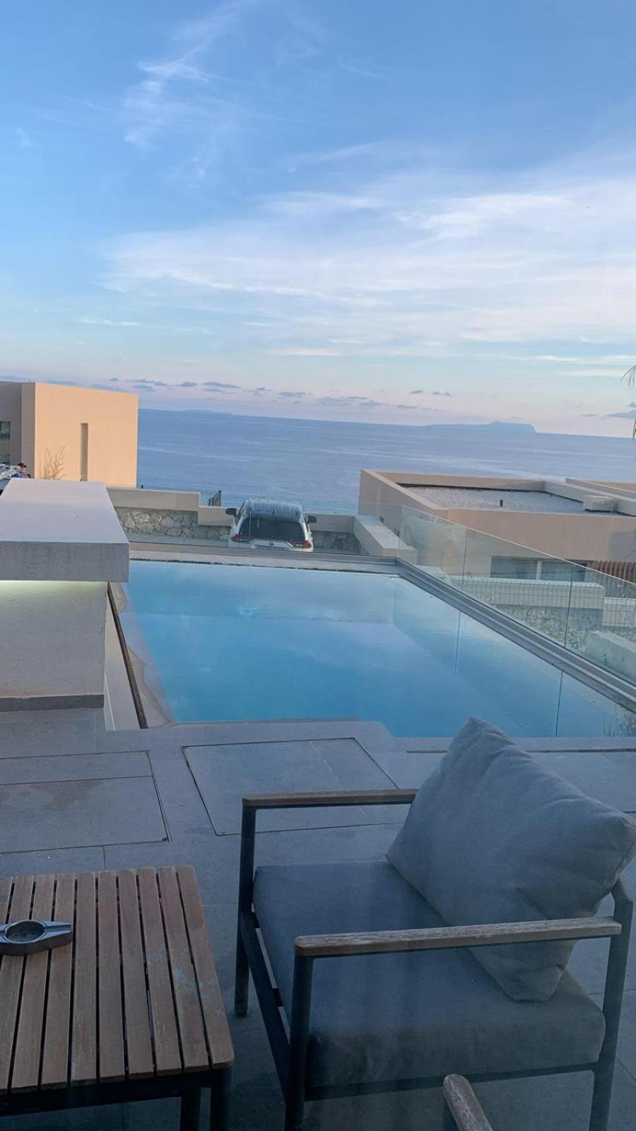 Coast With Pool *